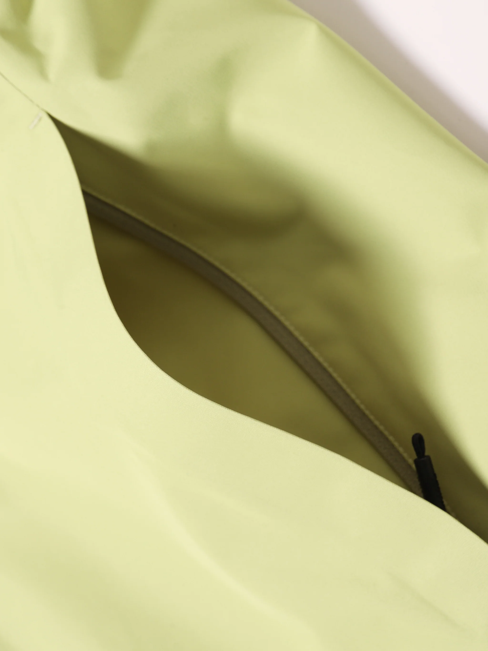 Interstellar Traverse Lightweight Shell Rain Jacket - Image 10