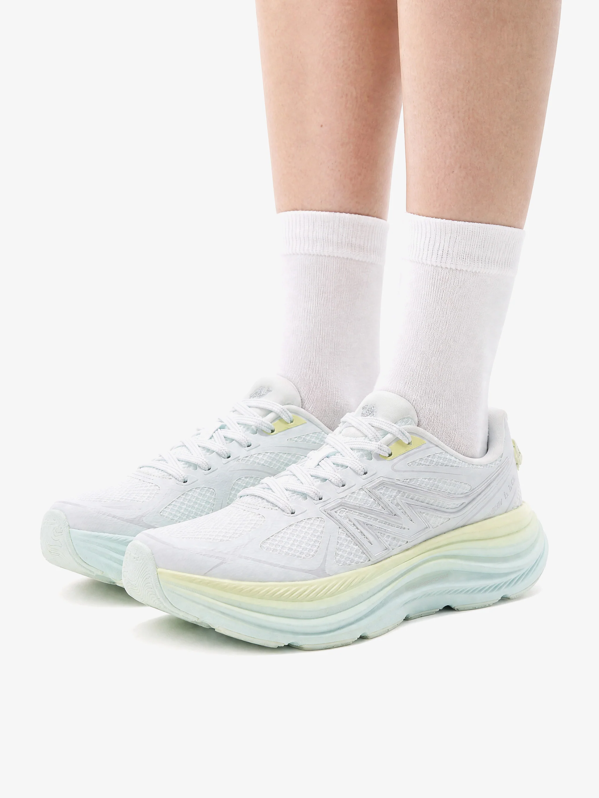Women’s Carbon Lite Running Shoes - Image 13